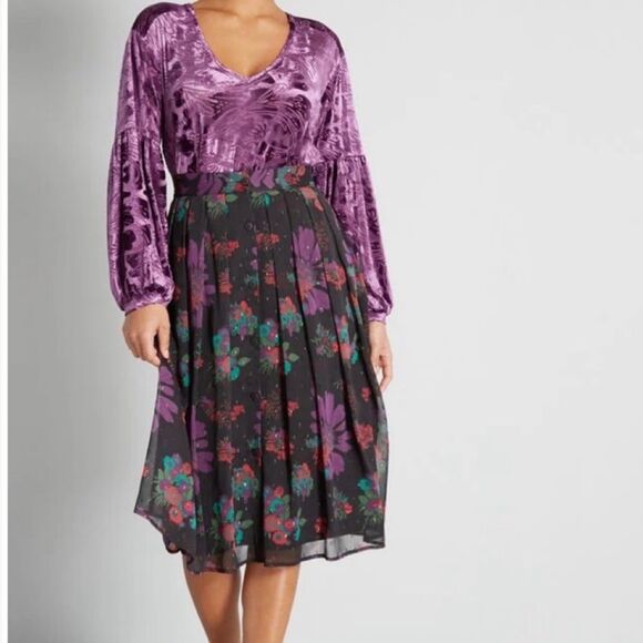 NWT ModCloth Meow Bouquet Pleated Swing Skirt Size 2 - Picture 1 of 13